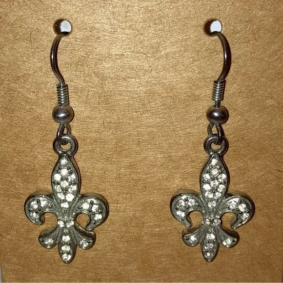 Fleur de Lis Silver Drop Hook Dangling Earrings New Orleans Cocktail Jewelry - Picture 1 of 12
